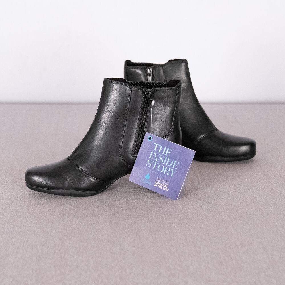 Clarks Women's Rosalyn Lara Classic Chelsea Leather Ankle Boots Size 7M Black